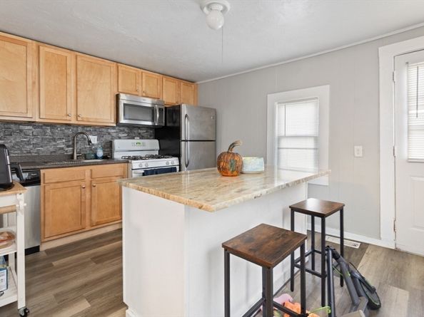 133-137 Laurel St, Fitchburg MA 01420