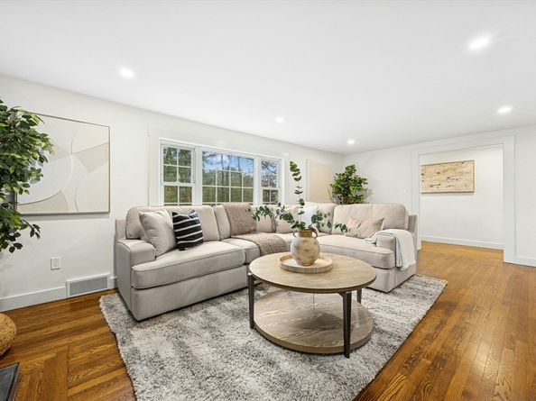 8 Old Farm Road, Hanover MA 02339