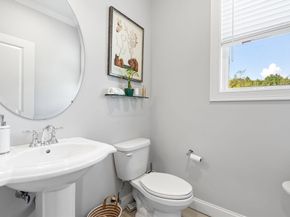 843 Ledgewood Way 843, Clinton MA 01510