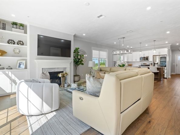 843 Ledgewood Way 843, Clinton MA 01510
