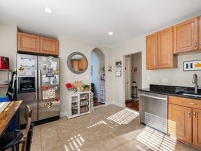 76 Taft Ave 1, Newton MA 02465