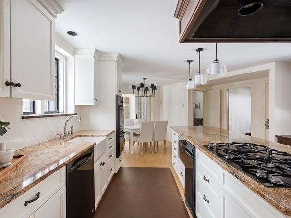 3 Evergreen Ln, Hingham MA 02043