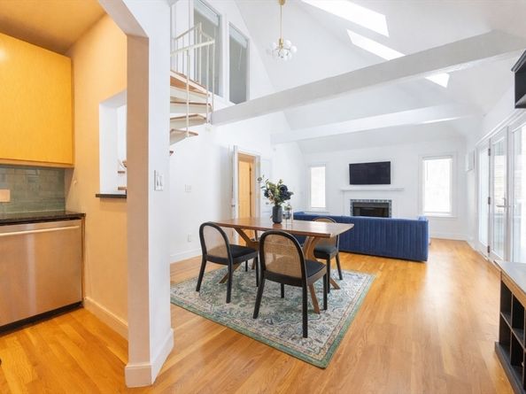 140 Kilsyth 9, Boston MA 02135