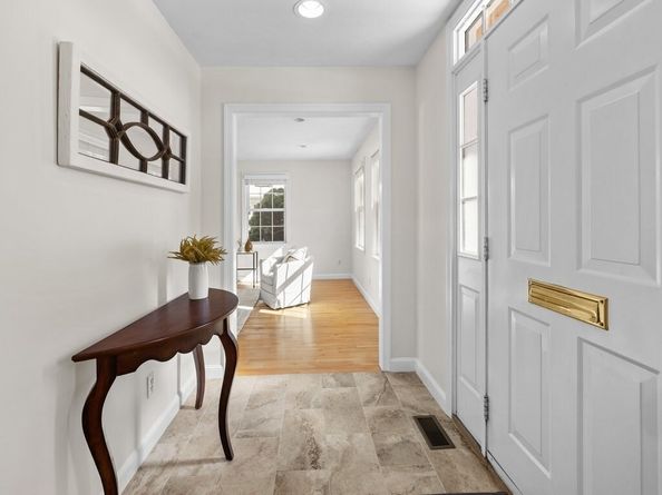 615 Saw Mill Brook Pkway, Newton MA 02459