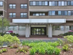 9 Hawthorne Place 7E, Boston MA 02114