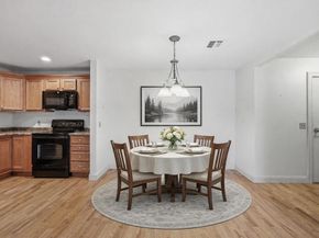 7 Crescent Way 302, Sturbridge MA 01518