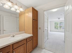 7 Crescent Way 302, Sturbridge MA 01518