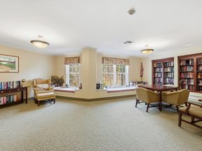 7 Crescent Way 302, Sturbridge MA 01518
