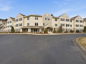 7 Crescent Way 302, Sturbridge MA 01518