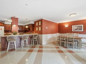 7 Crescent Way 302, Sturbridge MA 01518