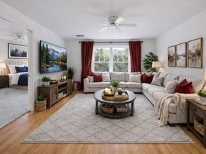7 Crescent Way 302, Sturbridge MA 01518