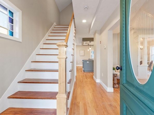 328 Oxford St N, Auburn MA 01501