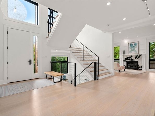 61 Lakeview Ave, Newton MA 02460