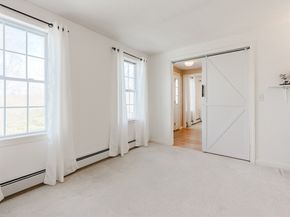 30 Chocolog Rd, Uxbridge MA 01569