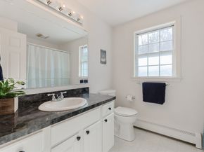 30 Chocolog Rd, Uxbridge MA 01569