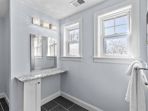40 Catherine B, Boston MA 02131