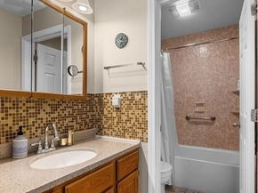 2 Lions Ln 2, Salem MA 01970