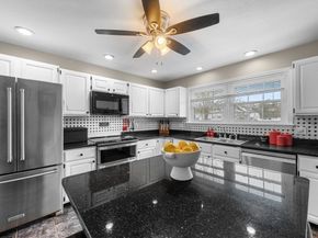 2 Lions Ln 2, Salem MA 01970