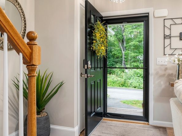 16 Farnum St, Uxbridge MA 01569