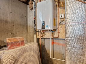 16 Farnum St, Uxbridge MA 01569