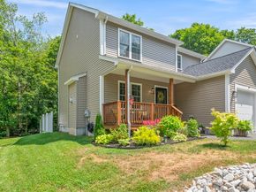 16 Farnum St, Uxbridge MA 01569