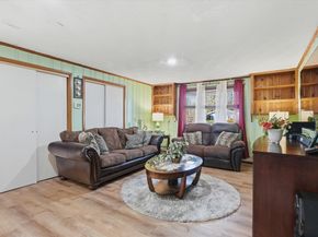 14 Ridgefield Dr, Framingham MA 01701