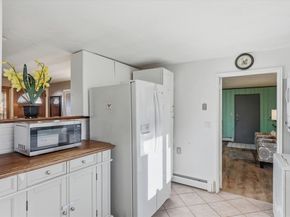 14 Ridgefield Dr, Framingham MA 01701