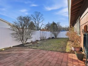 14 Ridgefield Dr, Framingham MA 01701