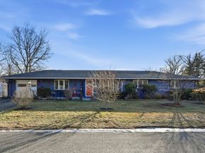 14 Ridgefield Dr, Framingham MA 01701