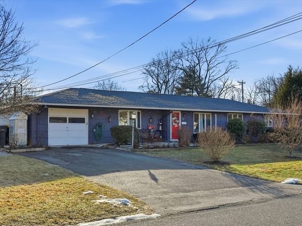 14 Ridgefield Dr, Framingham MA 01701