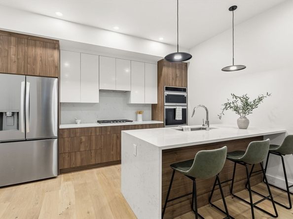 47 Condor 302, Boston MA 02128