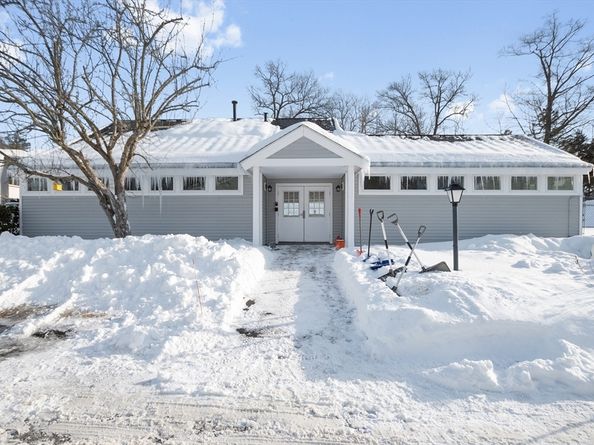 25 Meadow Pond Dr J, Leominster MA 01453