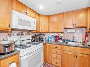 25 Meadow Pond Dr J, Leominster MA 01453