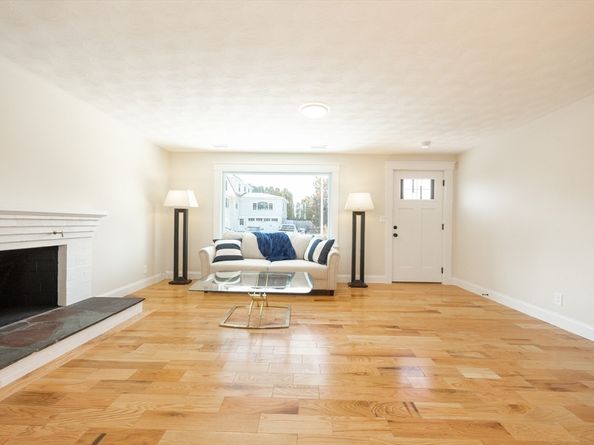 20 Caroline Ave, Ipswich MA 01938