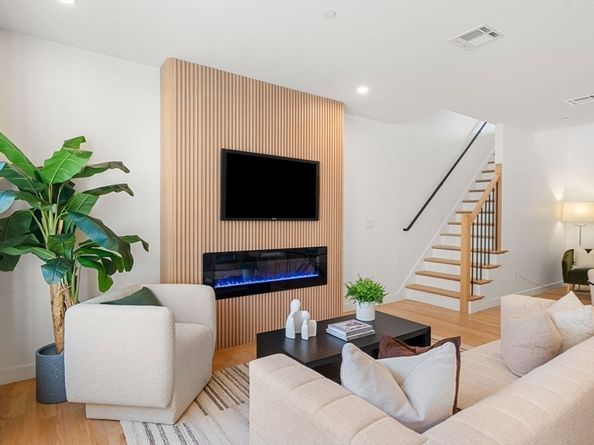 122 Washington St Twentytwo, Weymouth MA 02188