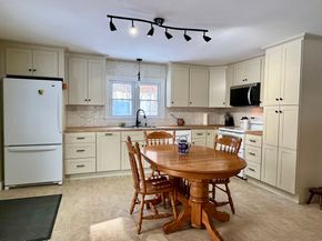 19 Arnold Rd, Sturbridge MA 01518