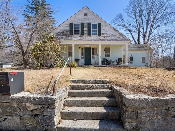17 N Main St, Upton MA 01568