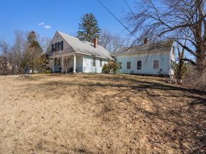 17 N Main St, Upton MA 01568