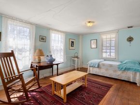 17 N Main St, Upton MA 01568