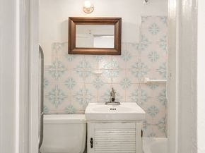 17 N Main St, Upton MA 01568