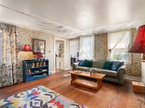 17 N Main St, Upton MA 01568