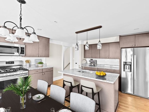 31 Mayflower St 3, Plymouth MA 02360