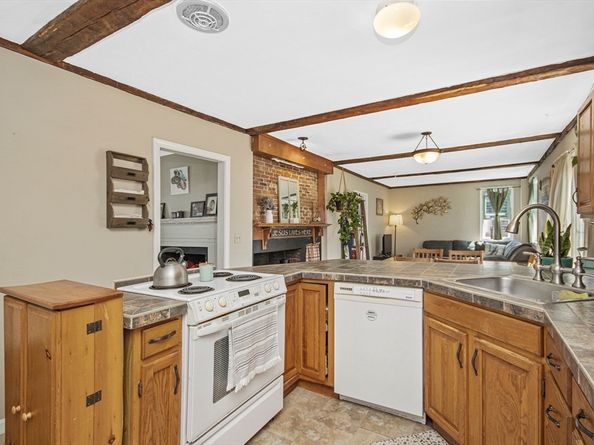 126 Summer St, Plymouth MA 02360