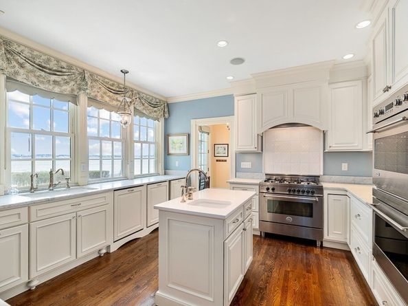 66 Ocean St, Nahant MA 01908