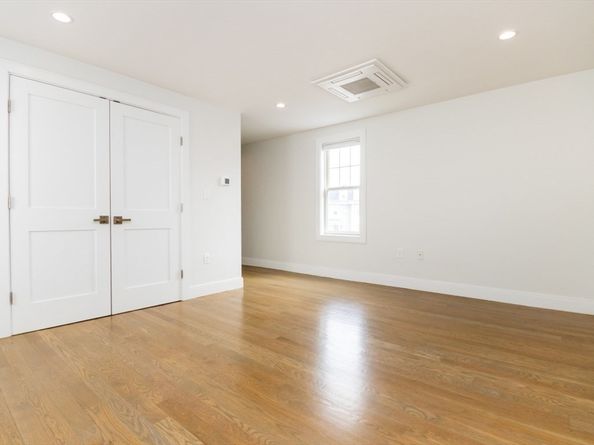 4 Chickatawbut St, Boston MA 02122