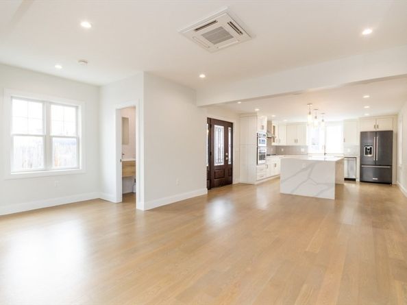 4 Chickatawbut St, Boston MA 02122