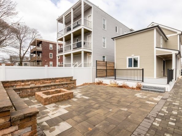 4 Chickatawbut St, Boston MA 02122