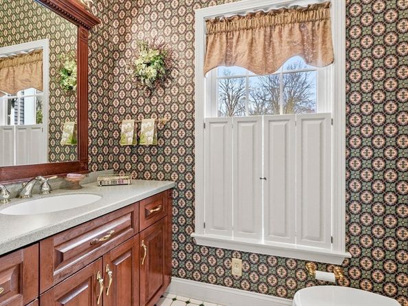 31 Rivercrest Drive, West Newbury MA 01985