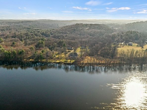 31 Rivercrest Drive, West Newbury MA 01985