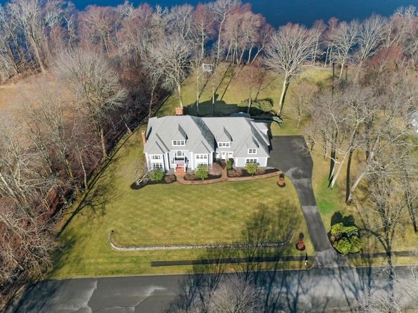 31 Rivercrest Drive, West Newbury MA 01985